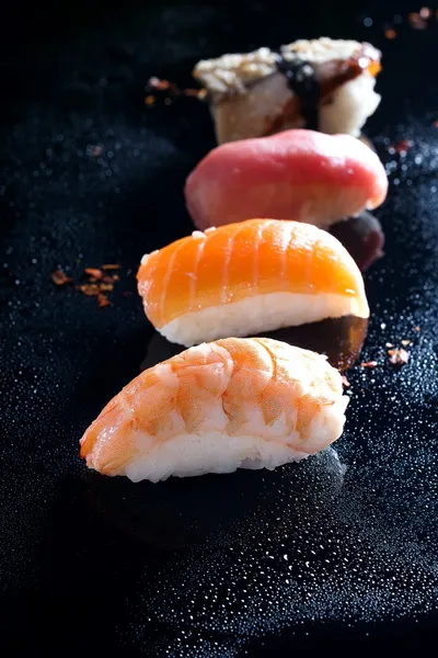 Vários tipos de nigiri