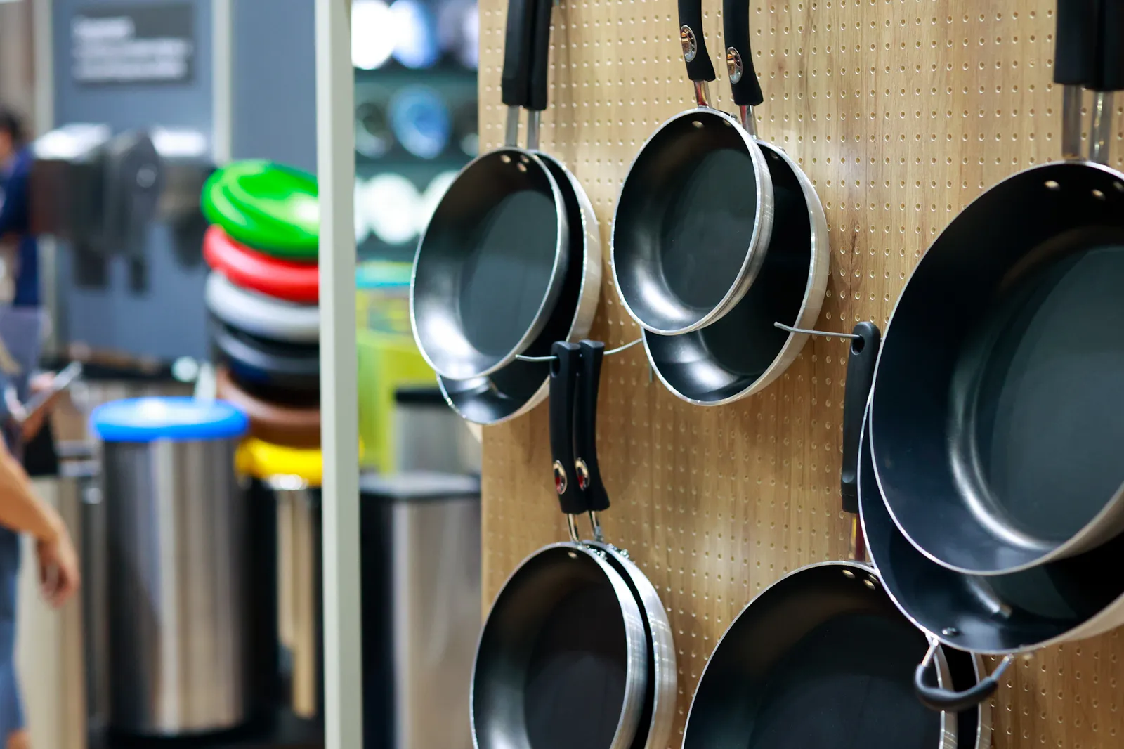 panelas e produtos em exposição na fispal food service